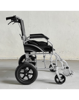 RC-28 Lightweight Wheelchair // Refurbished