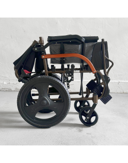 RC-38 Lightweight Wheelchair // Refurbished