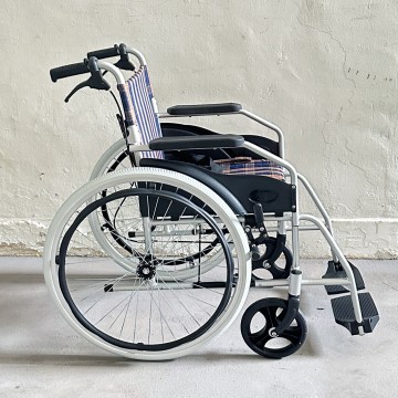 RC - 60 Lightweight Wheelchair // Refurbished 